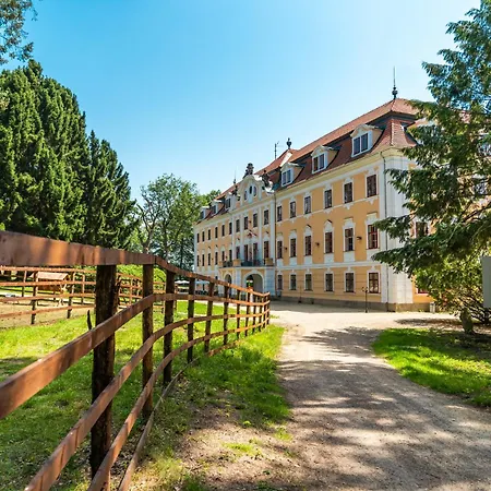 Hotel Zamek D'este Chlum u Trebone